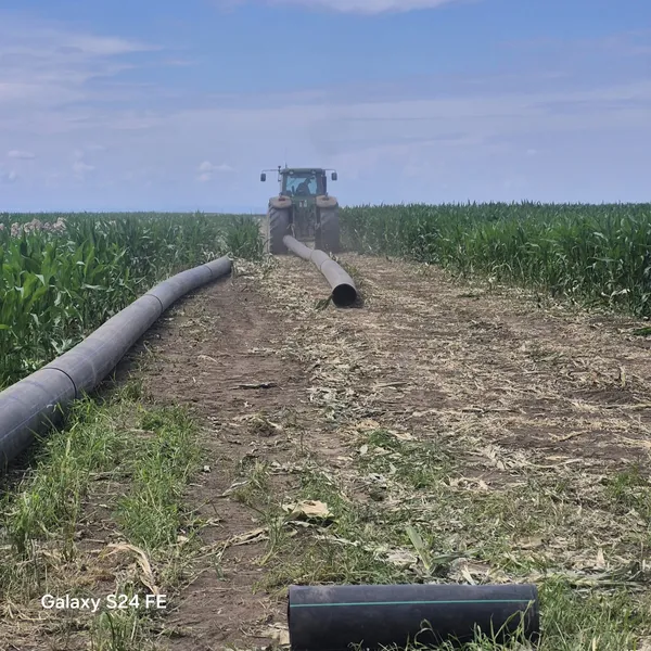Conducta PEHD desfasurata pe camp - santier Alpasio Agro